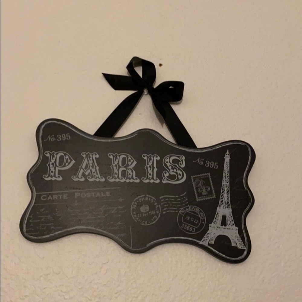 Paris, France Wall sign!🖤